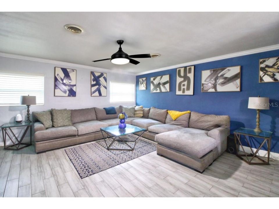 For Sale: $338,000 (4 beds, 2 baths, 1721 Square Feet)