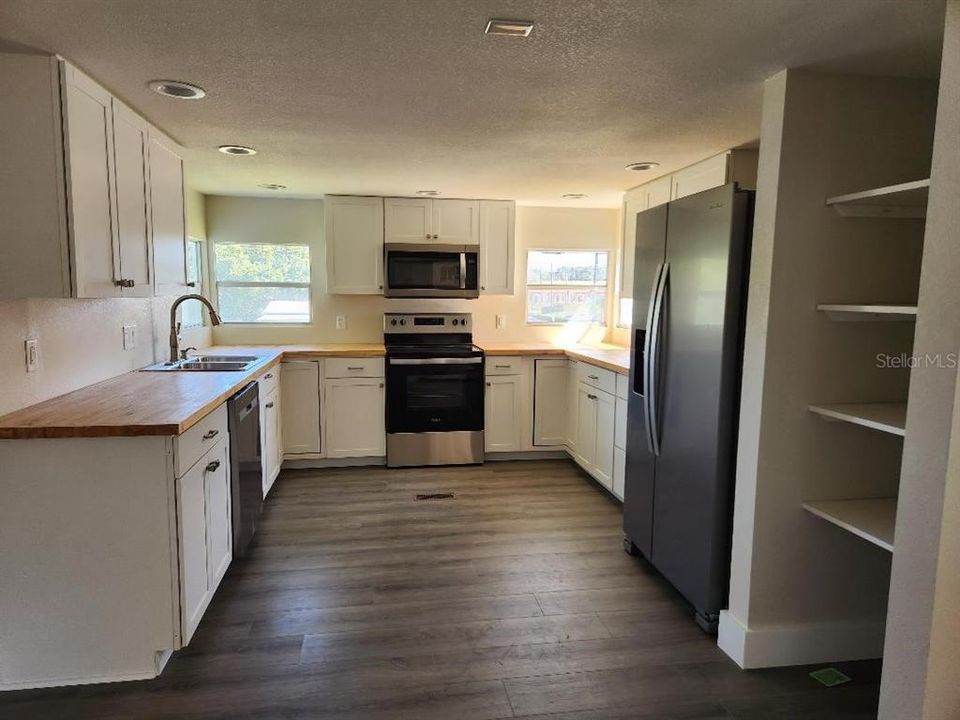 For Sale: $165,000 (3 beds, 2 baths, 1152 Square Feet)