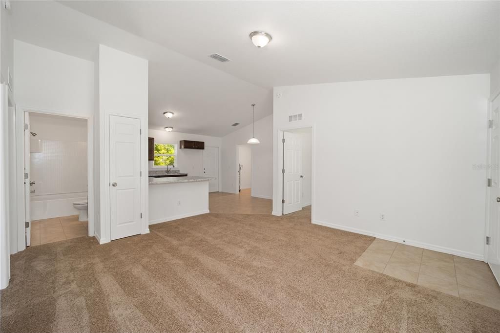 Active With Contract: $214,900 (3 beds, 2 baths, 1003 Square Feet)