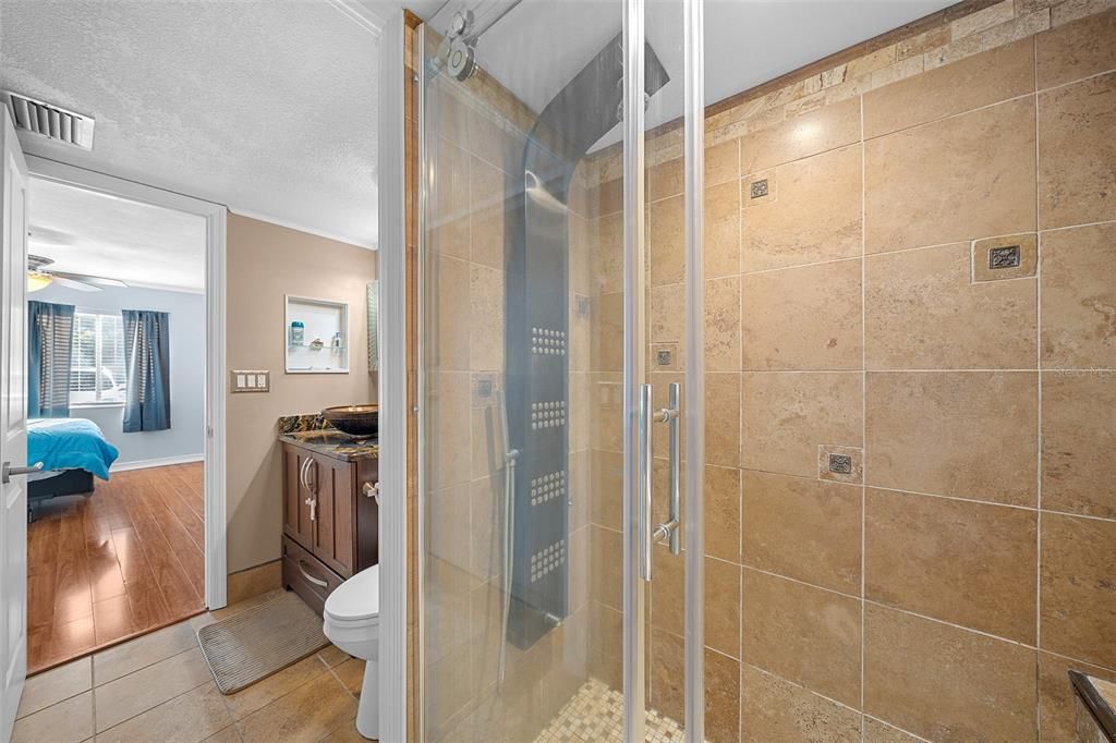 最近售出: $164,900 (2 贝兹, 1 浴室, 1031 平方英尺)