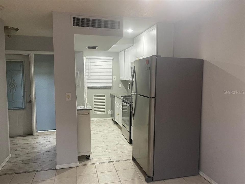 For Sale: $84,900 (1 beds, 1 baths, 808 Square Feet)