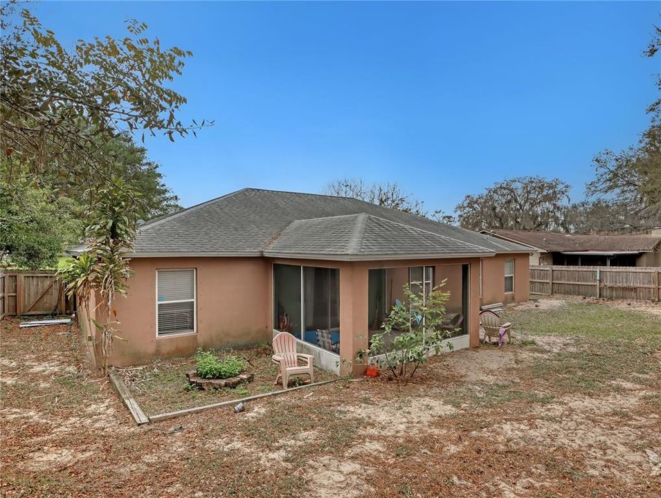 Recently Sold: $324,000 (3 beds, 2 baths, 2020 Square Feet)