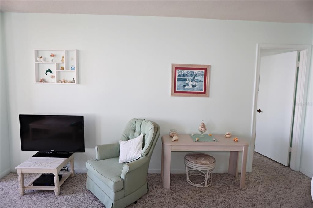Active With Contract: $304,000 (1 beds, 1 baths, 780 Square Feet)