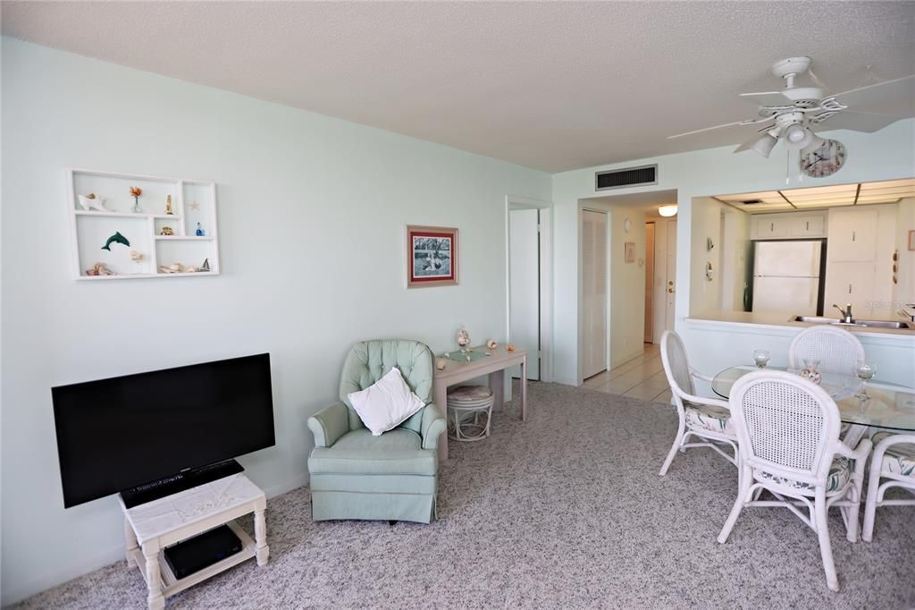 Active With Contract: $304,000 (1 beds, 1 baths, 780 Square Feet)