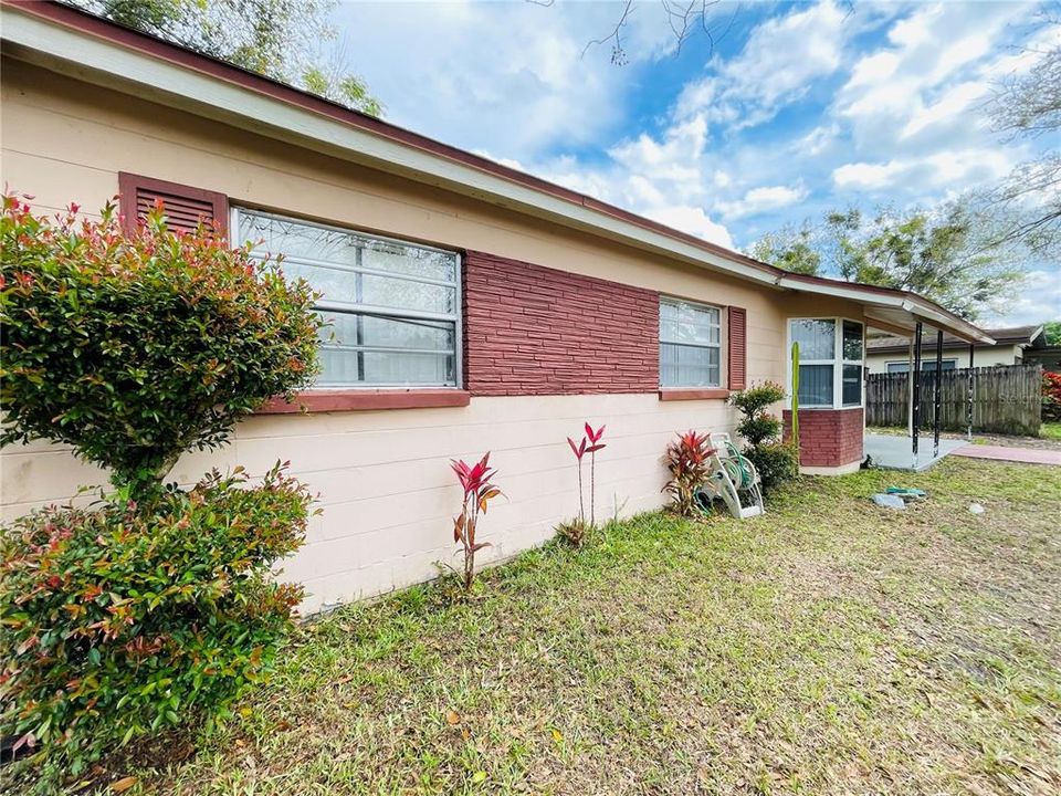 Recently Sold: $235,000 (3 beds, 1 baths, 984 Square Feet)