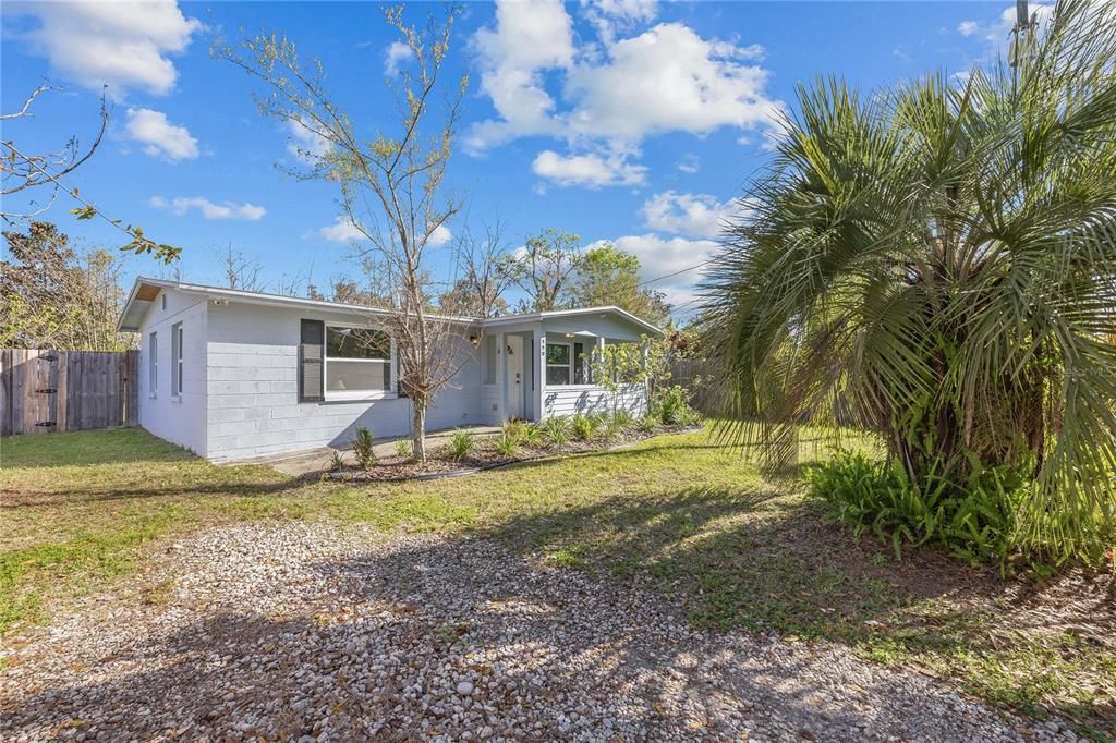 Recently Sold: $215,000 (2 beds, 1 baths, 682 Square Feet)