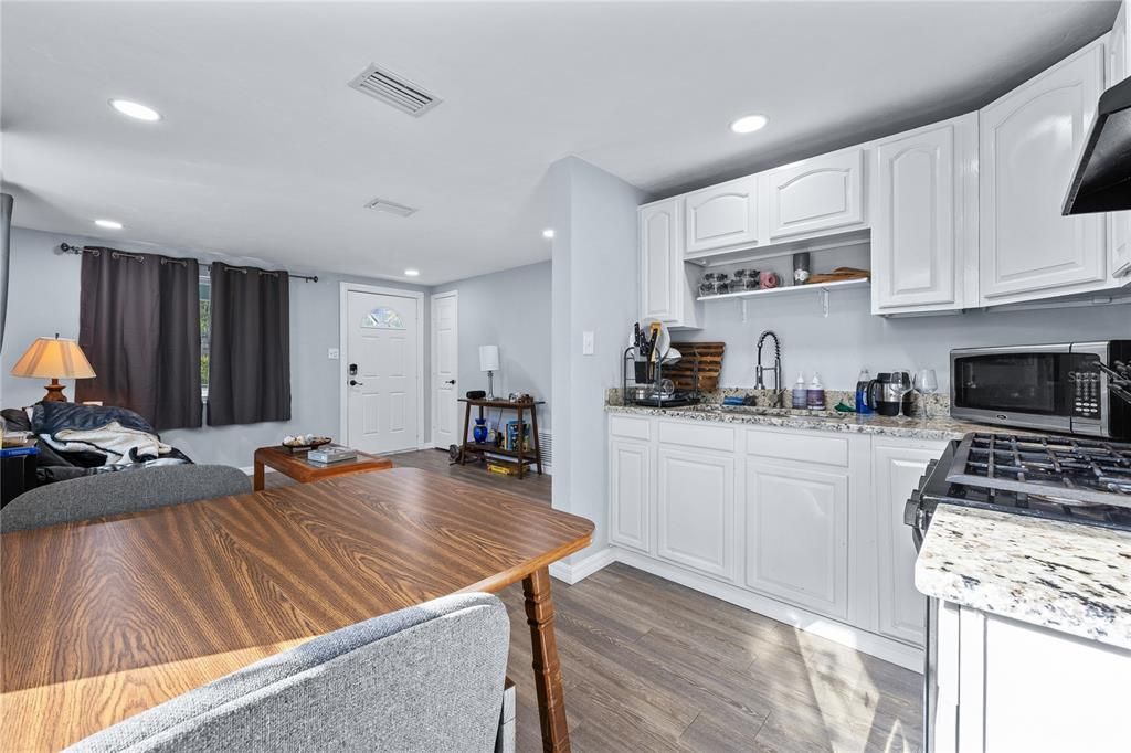 Recently Sold: $215,000 (2 beds, 1 baths, 682 Square Feet)