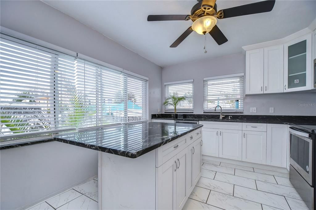 Active With Contract: $2,500 (2 beds, 2 baths, 1100 Square Feet)