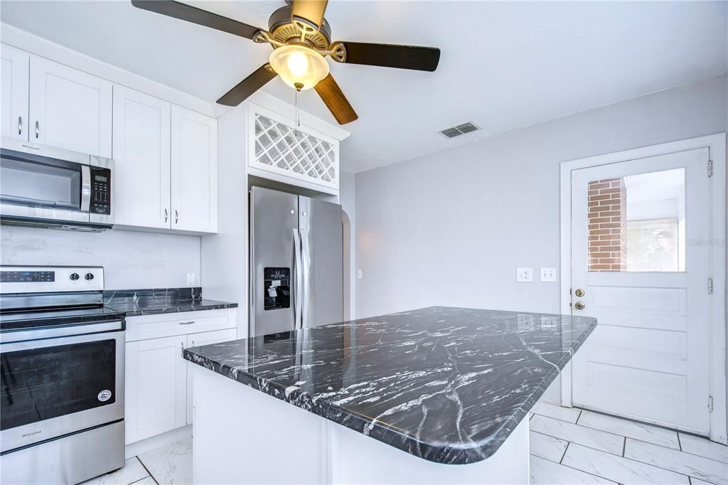 Active With Contract: $2,500 (2 beds, 2 baths, 1100 Square Feet)