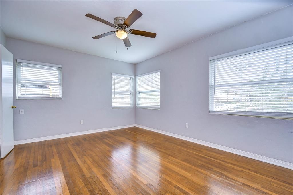 Active With Contract: $2,500 (2 beds, 2 baths, 1100 Square Feet)