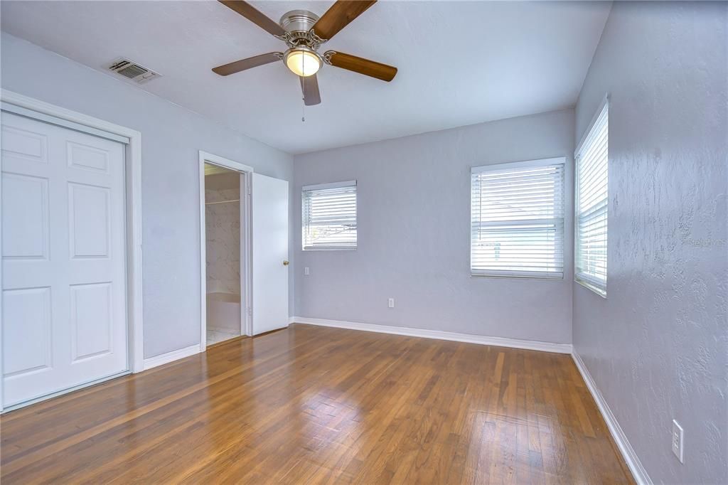 Active With Contract: $2,500 (2 beds, 2 baths, 1100 Square Feet)