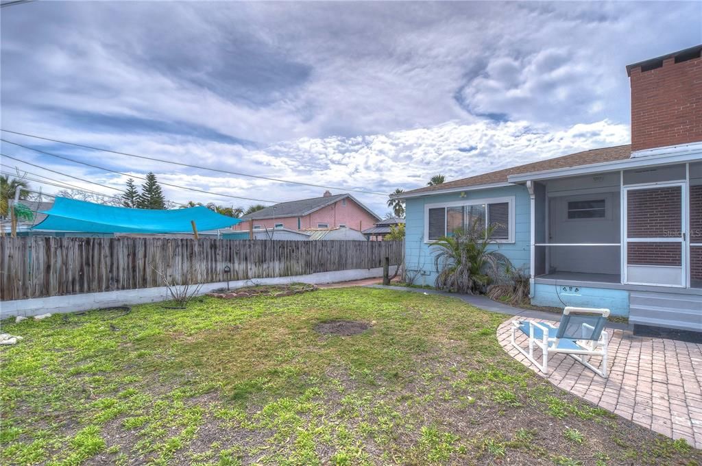 Active With Contract: $2,500 (2 beds, 2 baths, 1100 Square Feet)