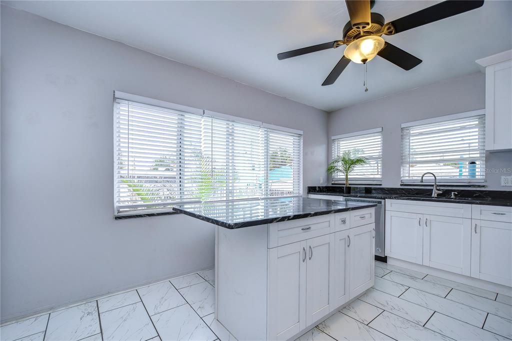 Active With Contract: $2,500 (2 beds, 2 baths, 1100 Square Feet)