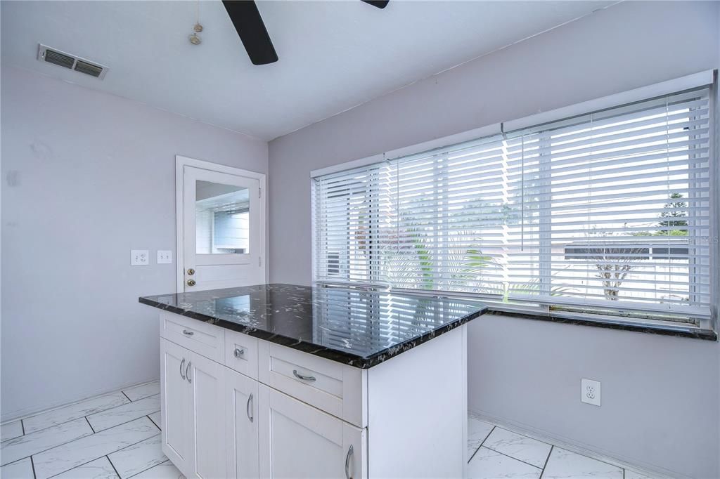 Active With Contract: $2,500 (2 beds, 2 baths, 1100 Square Feet)