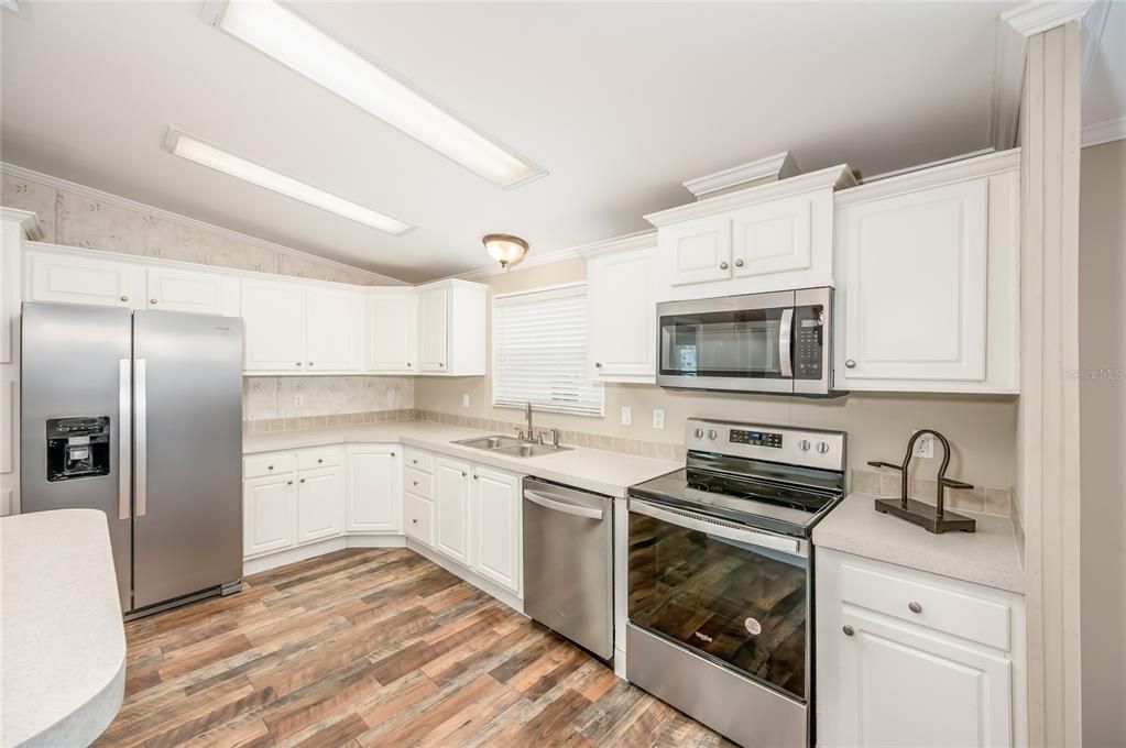 Kitchen with all new stainless steel appliances!