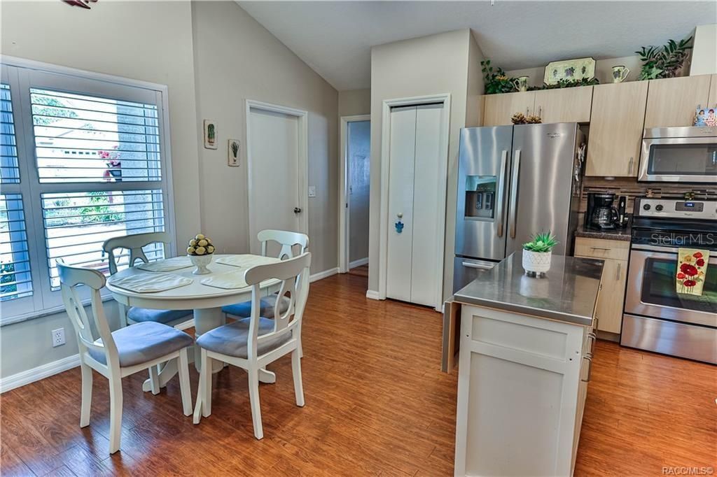 For Sale: $314,900 (3 beds, 2 baths, 1831 Square Feet)