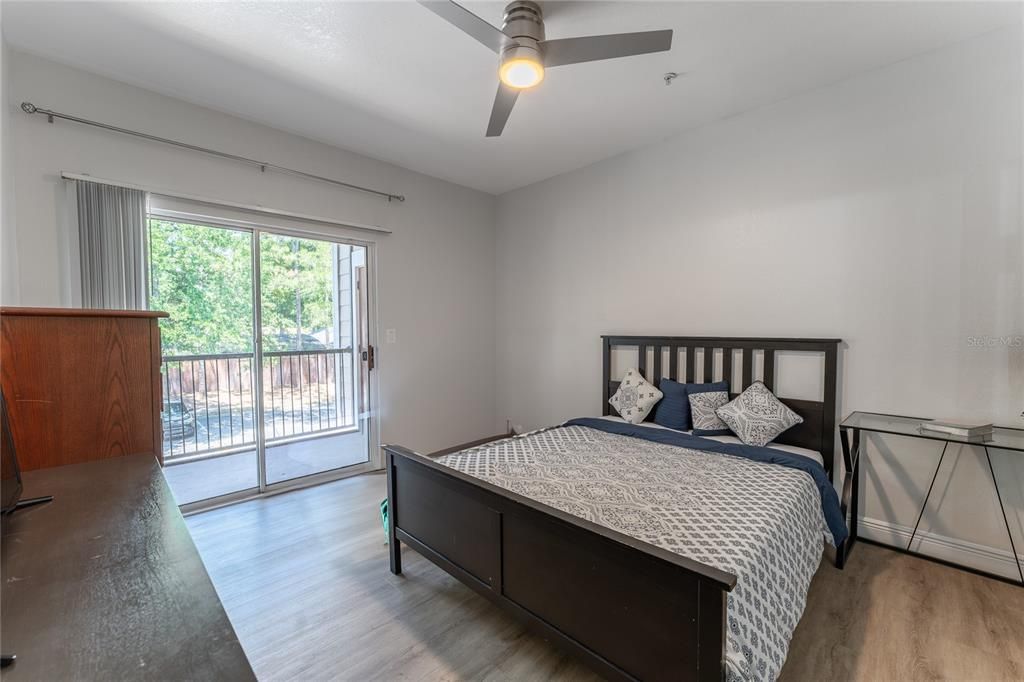 Active With Contract: $239,000 (2 beds, 2 baths, 1031 Square Feet)