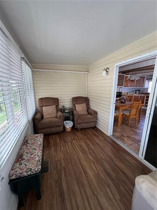 Active With Contract: $135,000 (2 beds, 2 baths, 893 Square Feet)