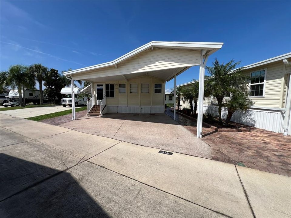 Active With Contract: $135,000 (2 beds, 2 baths, 893 Square Feet)