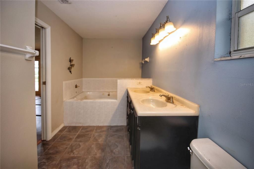 Active With Contract: $569,000 (3 beds, 2 baths, 1397 Square Feet)