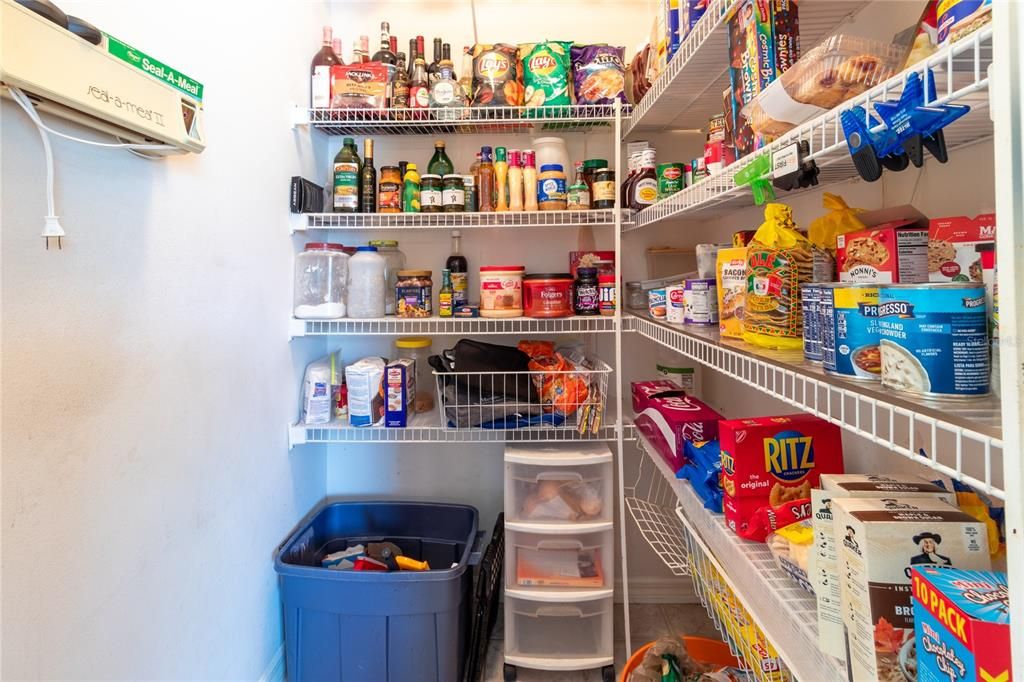 CLOSET PANTRY