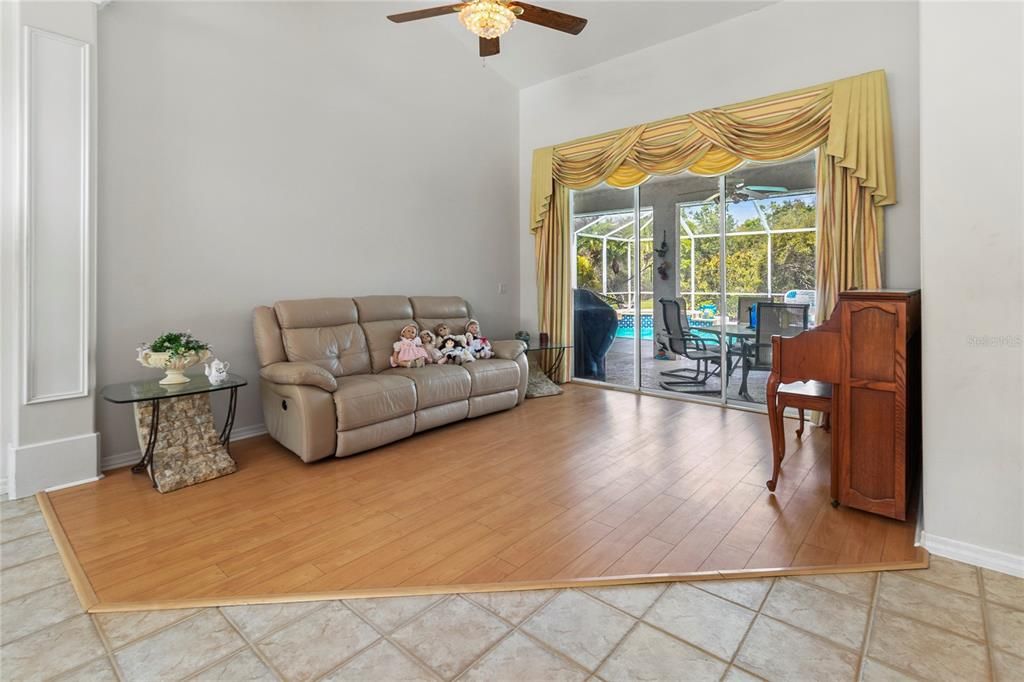 LIVING ROOM WITH SLIDING DOORS TO LANAI