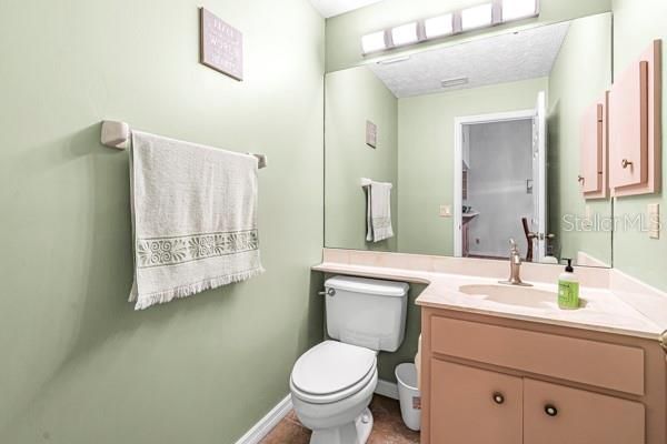 待售: $305,000 (4 贝兹, 2 浴室, 1924 平方英尺)