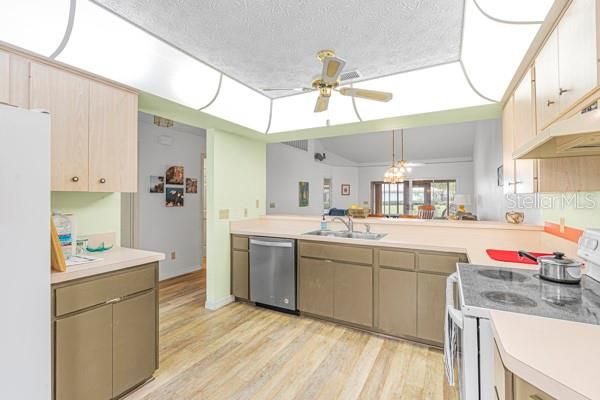 For Sale: $305,000 (4 beds, 2 baths, 1924 Square Feet)