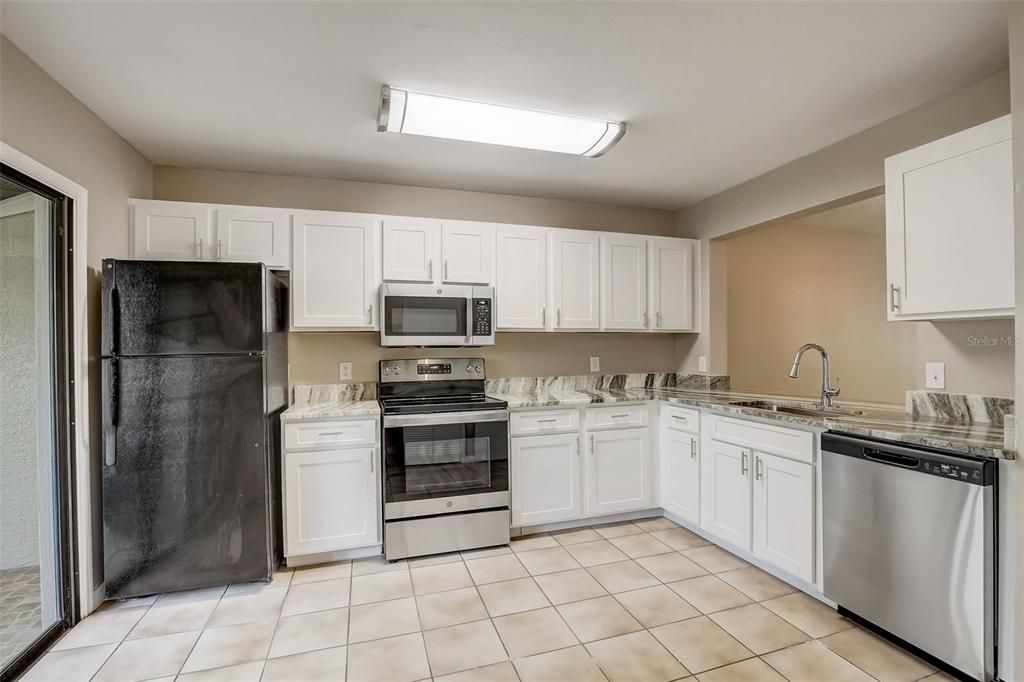 Active With Contract: $254,900 (2 beds, 2 baths, 1185 Square Feet)