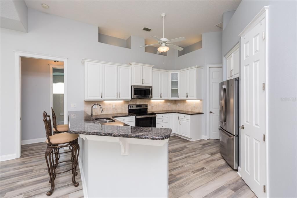 Active With Contract: $697,500 (3 beds, 2 baths, 2518 Square Feet)