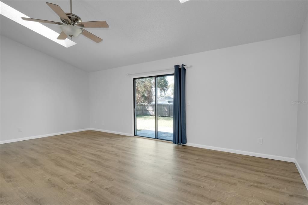 Active With Contract: $295,000 (3 beds, 2 baths, 1250 Square Feet)