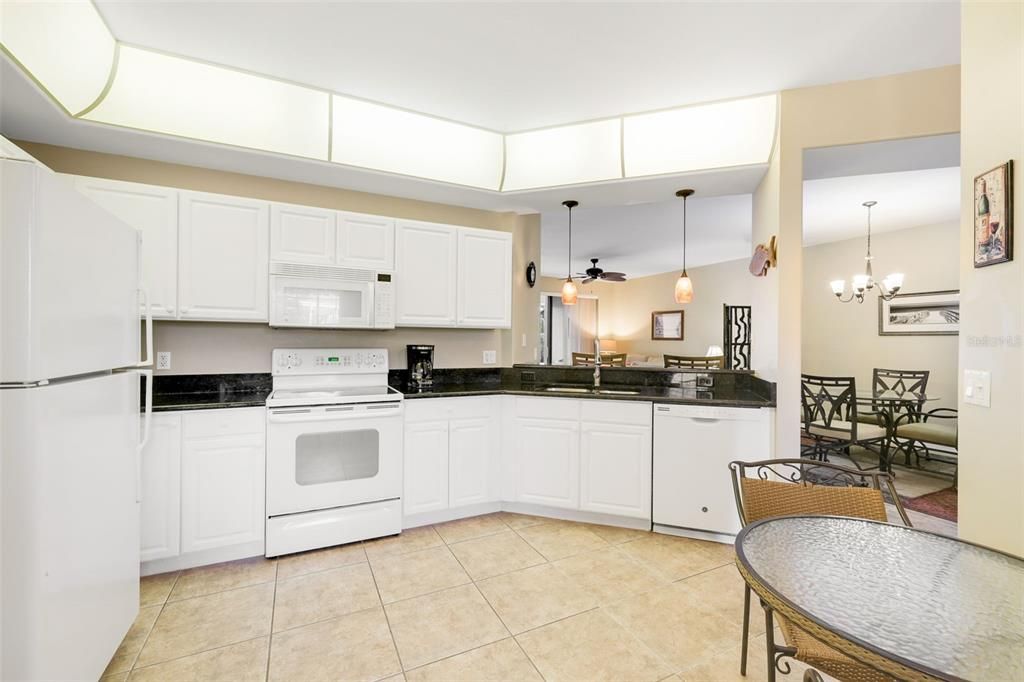 For Sale: $274,900 (2 beds, 2 baths, 1116 Square Feet)
