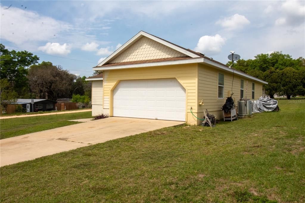 For Sale: $225,000 (3 beds, 2 baths, 1305 Square Feet)