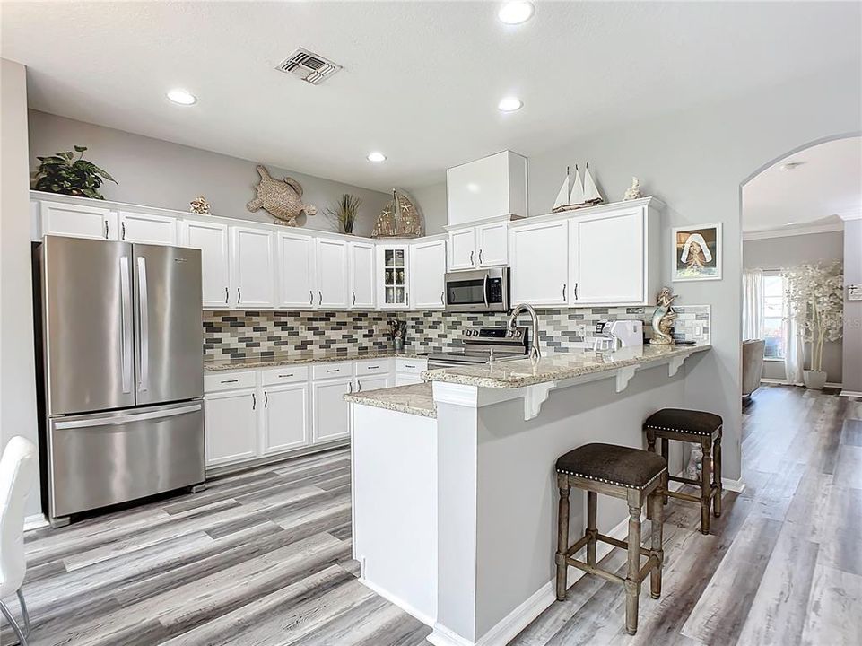 Large Kitchen with granite countertop