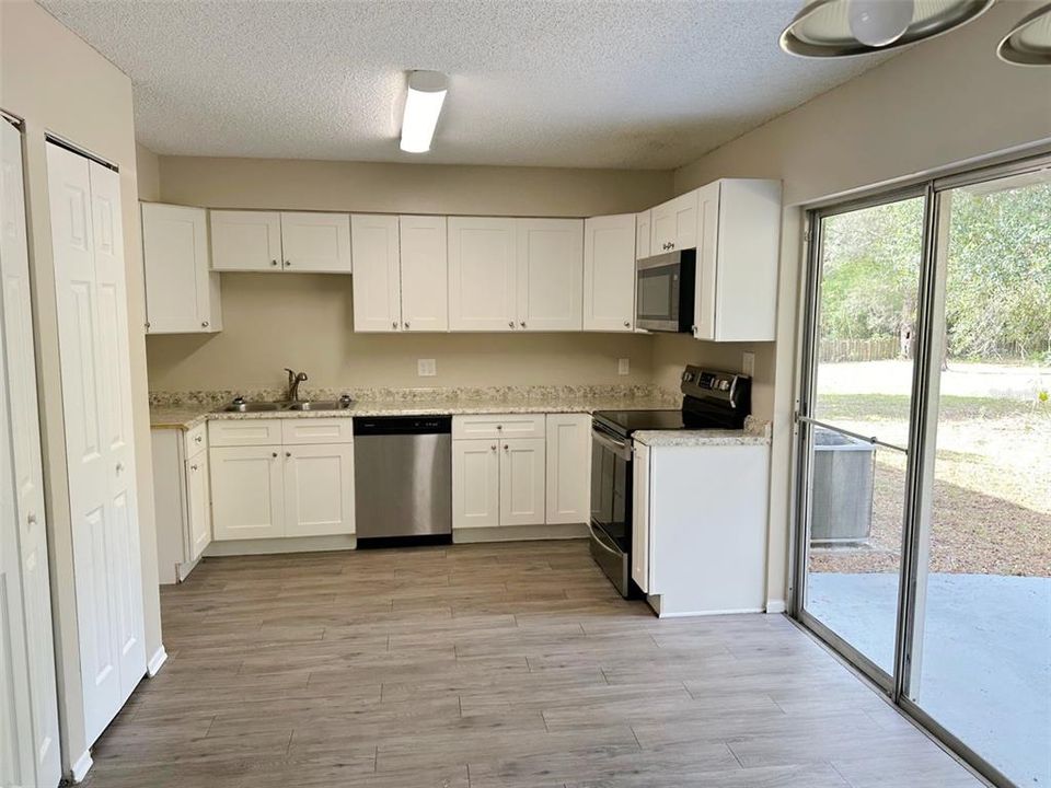 Recently Sold: $271,500 (3 beds, 1 baths, 1050 Square Feet)
