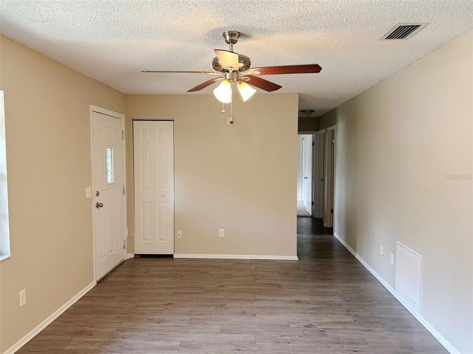 Recently Sold: $271,500 (3 beds, 1 baths, 1050 Square Feet)