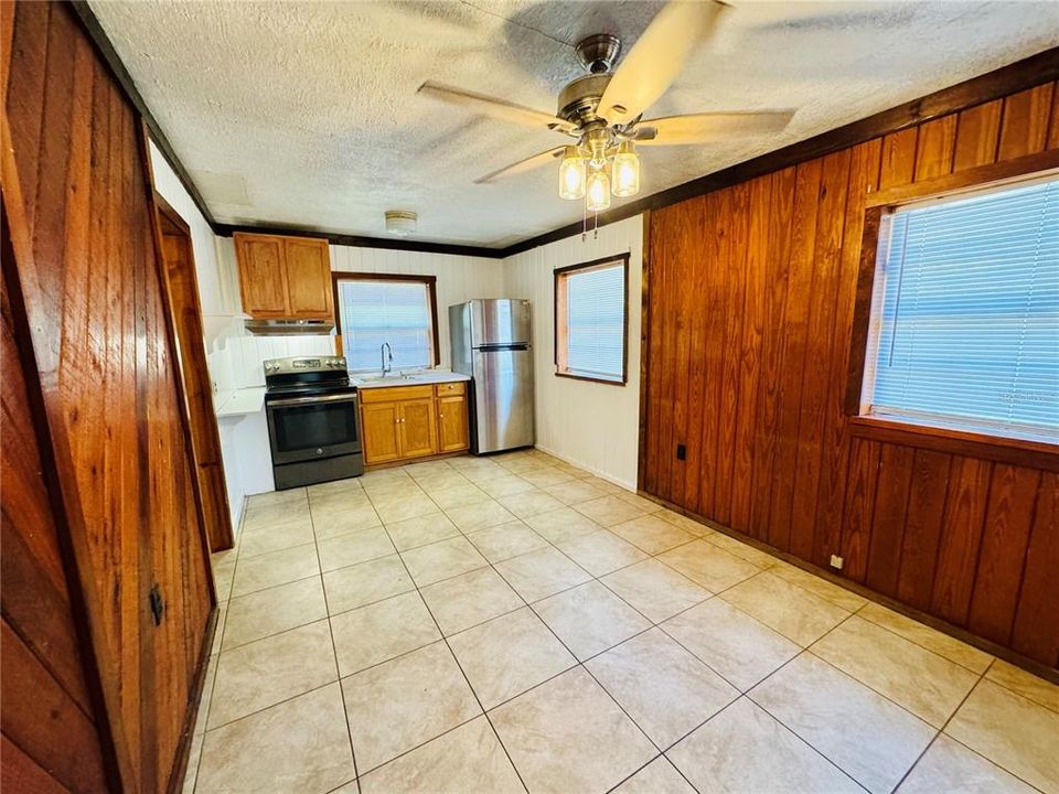 For Sale: $175,000 (2 beds, 1 baths, 852 Square Feet)