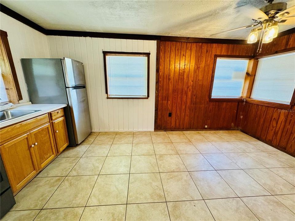 For Sale: $175,000 (2 beds, 1 baths, 852 Square Feet)