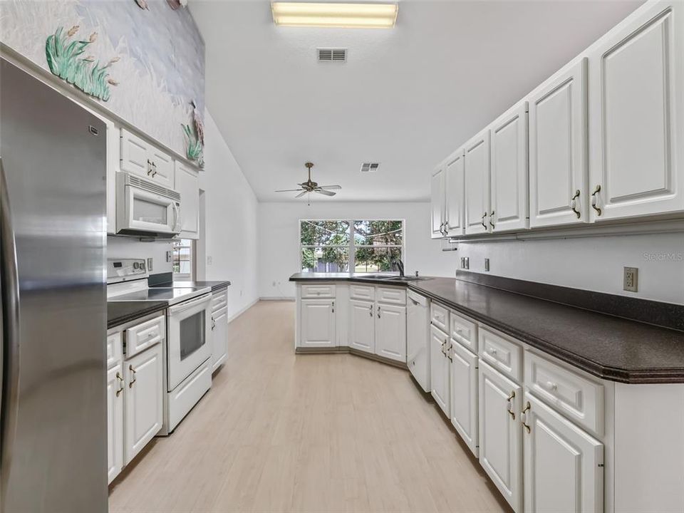 Eat in kitchen w/plenty of cabinet & counter space