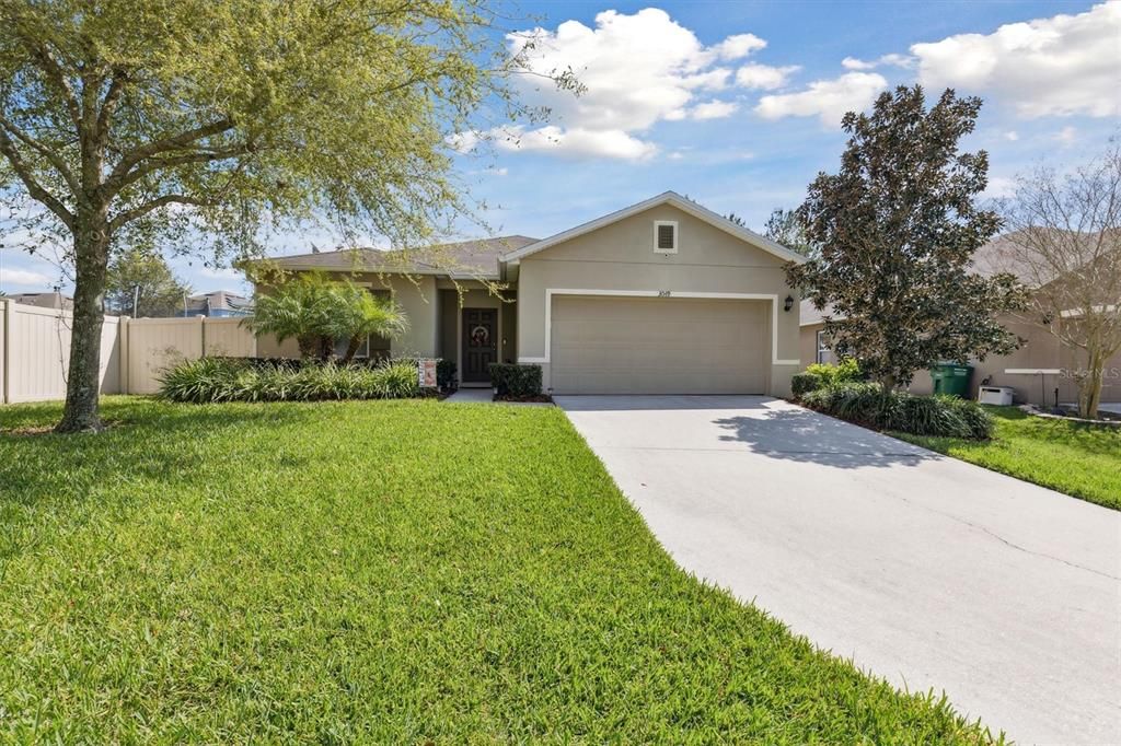 Recently Sold: $359,999 (4 beds, 2 baths, 1813 Square Feet)