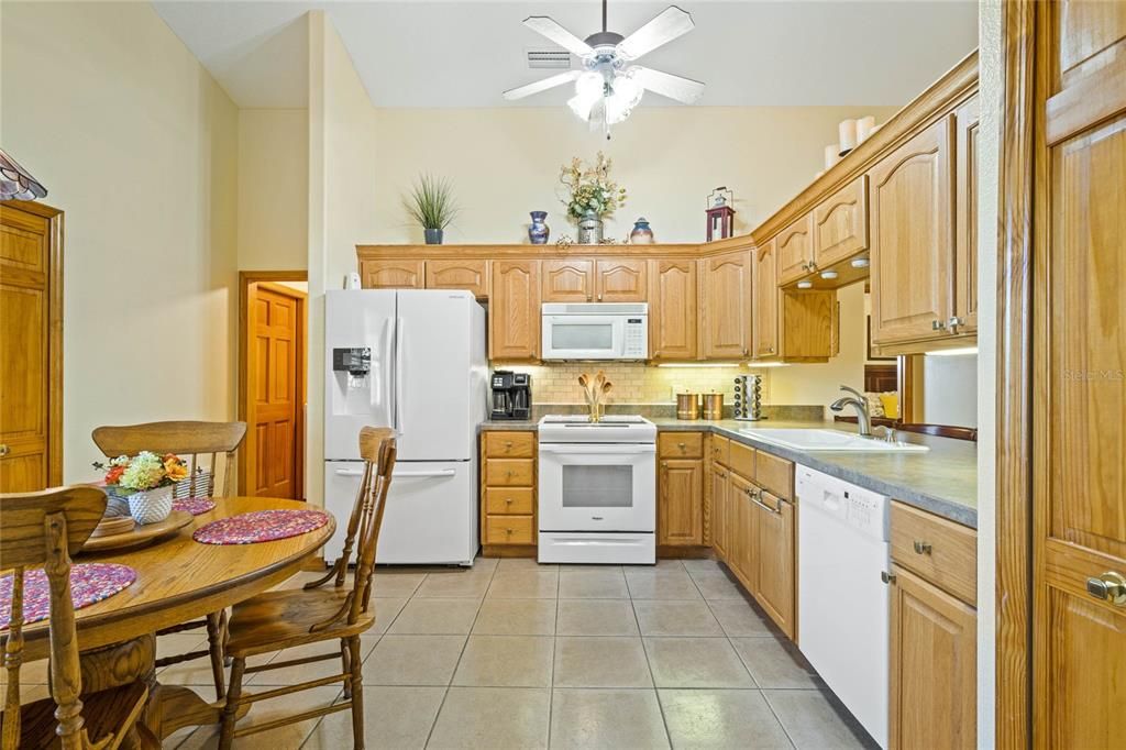 Active With Contract: $326,000 (2 beds, 2 baths, 1530 Square Feet)