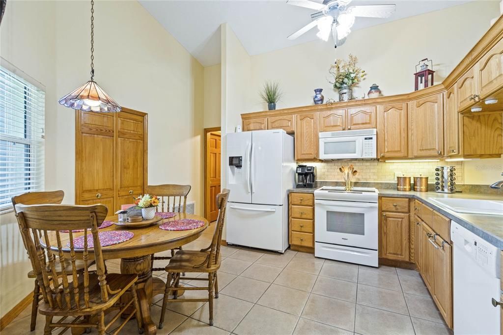For Sale: $329,000 (2 beds, 2 baths, 1530 Square Feet)