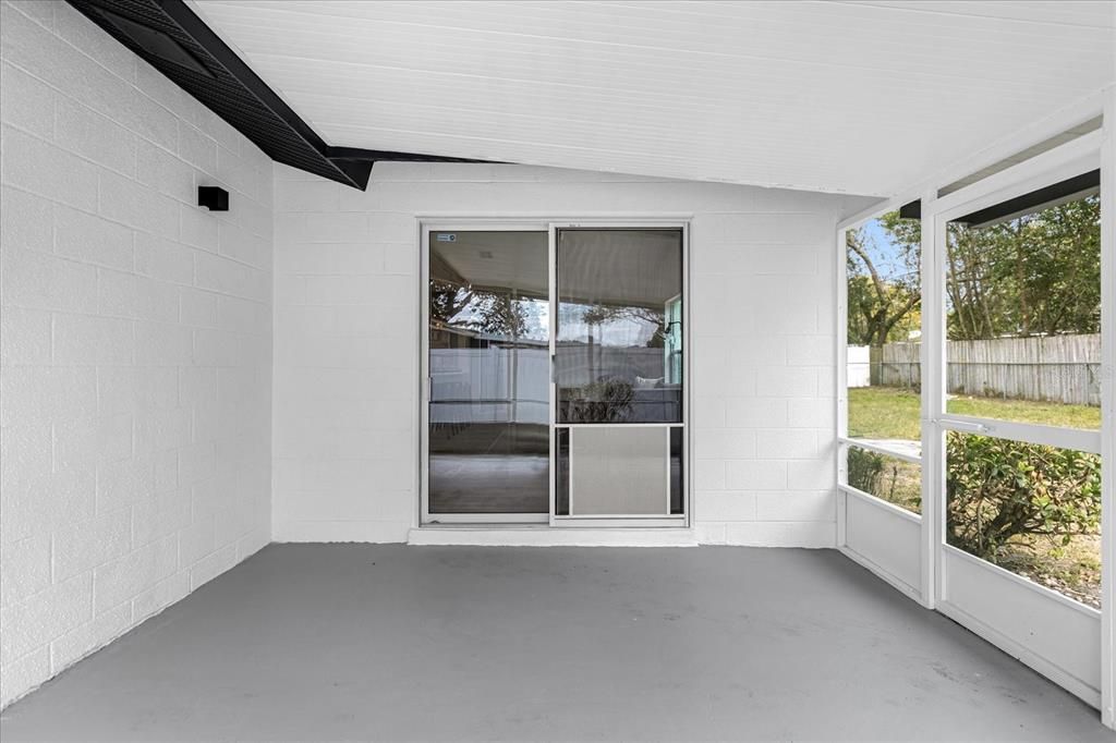 Active With Contract: $3,900 (4 beds, 2 baths, 2019 Square Feet)