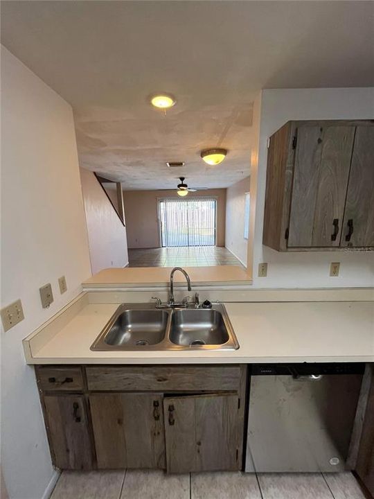 For Rent: $1,175 (2 beds, 1 baths, 1178 Square Feet)