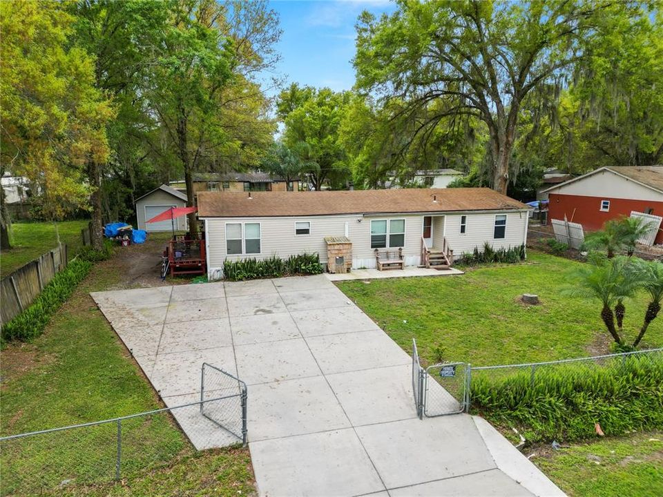 Active With Contract: $160,000 (3 beds, 2 baths, 1344 Square Feet)
