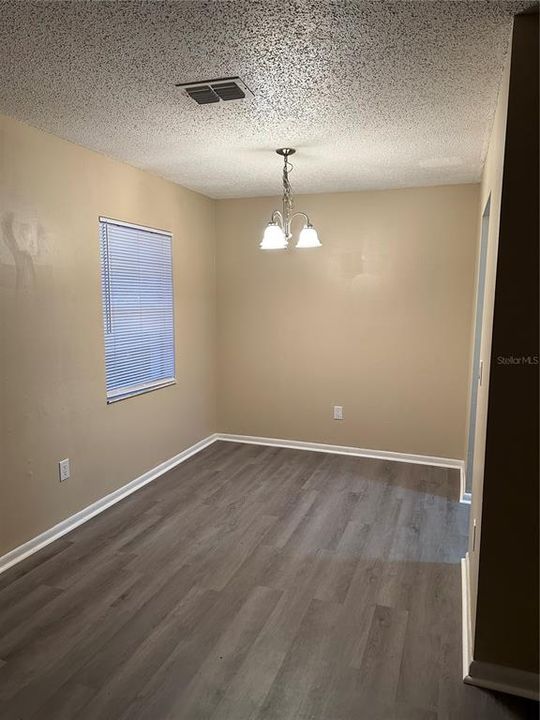 For Rent: $1,250 (2 beds, 1 baths, 852 Square Feet)