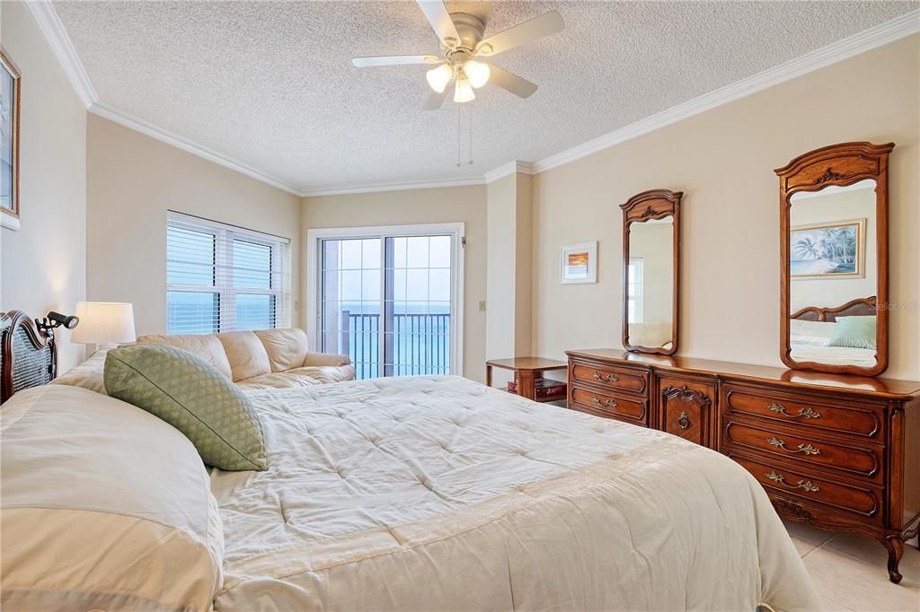 Recently Sold: $1,200,000 (2 beds, 2 baths, 1390 Square Feet)