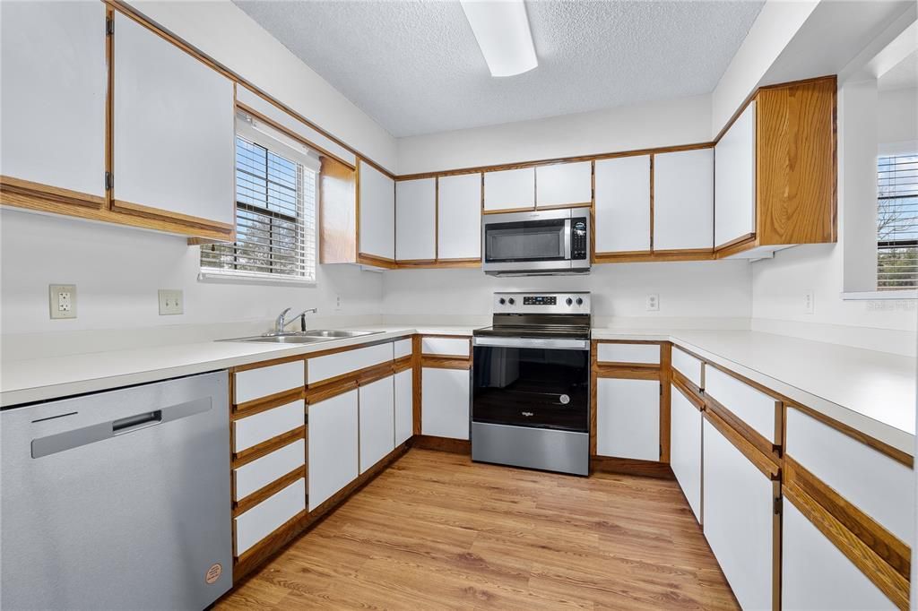 For Sale: $199,900 (2 beds, 2 baths, 1108 Square Feet)