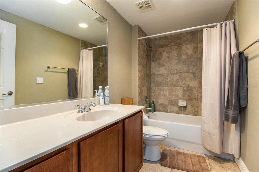 For Sale: $312,500 (2 beds, 2 baths, 837 Square Feet)