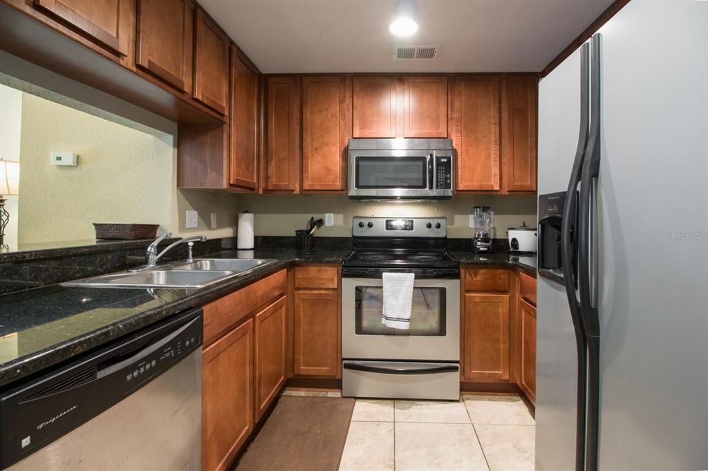For Sale: $312,500 (2 beds, 2 baths, 837 Square Feet)